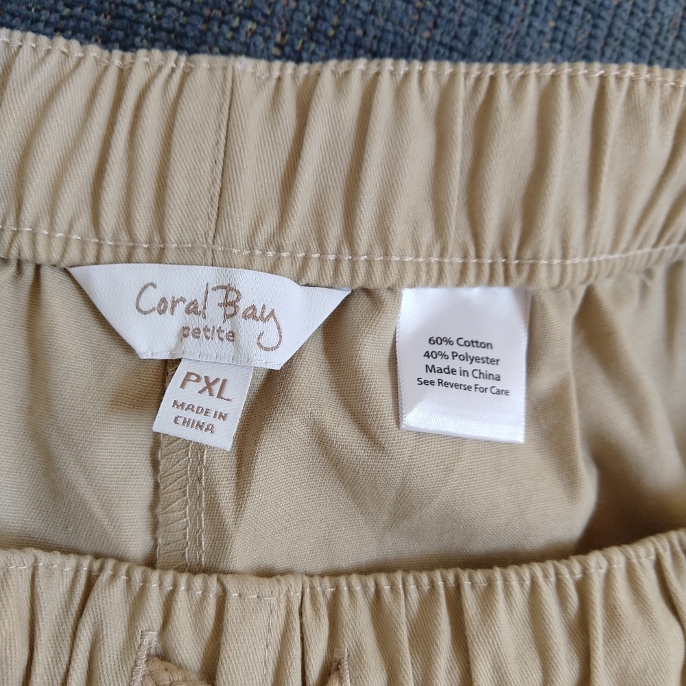 Bealls capris. NWT Drawstring waist. Size XL Petite. - Picture 3 of 4